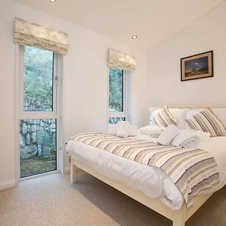 Mullion Cove Coastal Retreat * Mullion