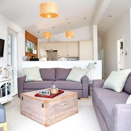 Mullion Cove Coastal Retreat *