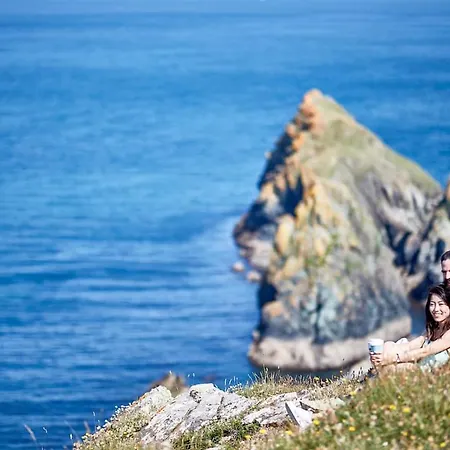 Mullion Cove Coastal Retreat *