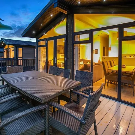 Mullion Cove Coastal Retreat