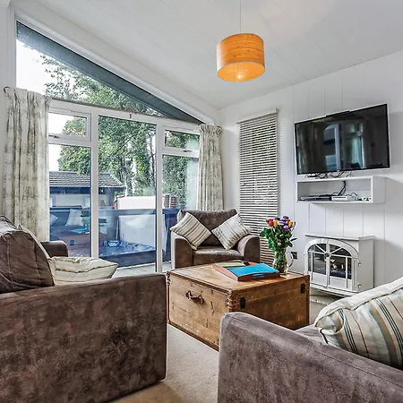 Mullion Cove Coastal Retreat *