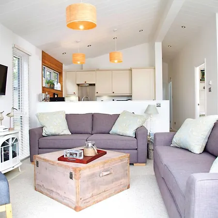 Mullion Cove Coastal Retreat