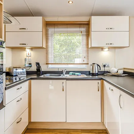 Mullion Cove Coastal Retreat *